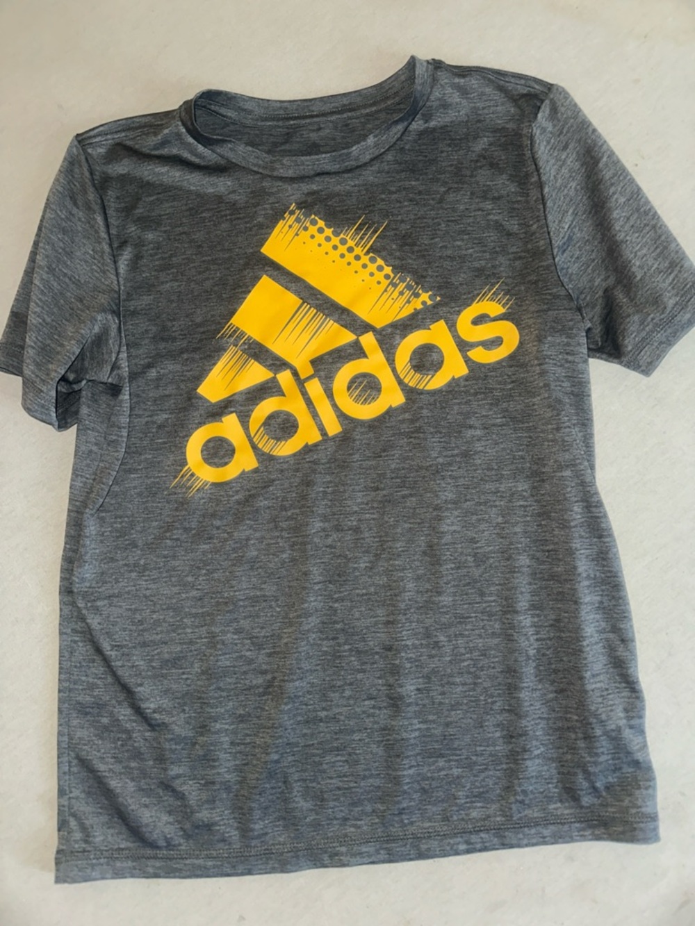 Kids Size M adidas Gray Short-Sleeve Tee with Yellow Logo Rashguard